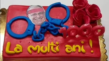 URĂRI NEAȘTEPTATE | Scandal la poarta lui Ion Iliescu chiar de ziua lui: Prostestatarul Marian Ceaușescu i-a adus „în dar” un tort decorat cu cătușe - FOTO