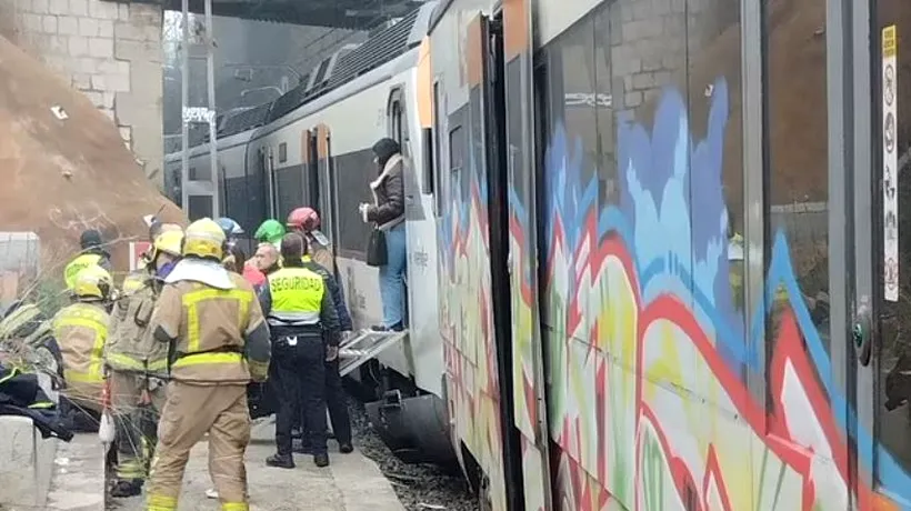Coliziune între două trenuri de pasageri, în Spania. 75 de pasageri au suferit leziuni minore / Precizările MAE (UPDATE)