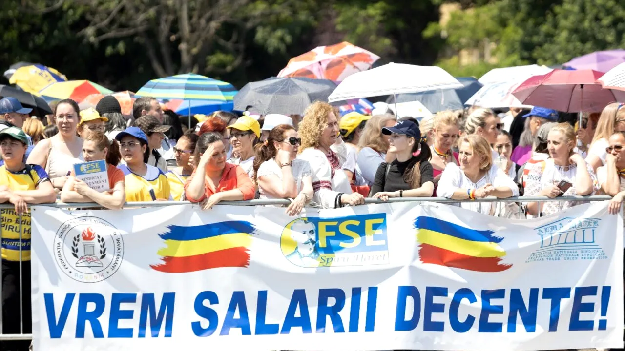 Protest masiv în București al sindicaliștilor din Educație. Mii de profesori ies în stradă și amenință cu blocarea examenelor din această vară