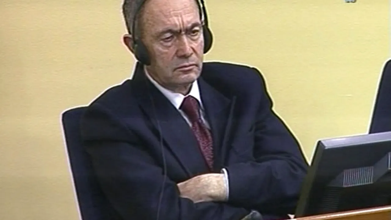 Anchetă la Haga, după ce un general condamnat pentru genocid la Srebrenița a fost găsit mort în celulă