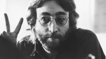 O scrisoare semnată de John Lennon, vândută pentru peste 28.000 de dolari