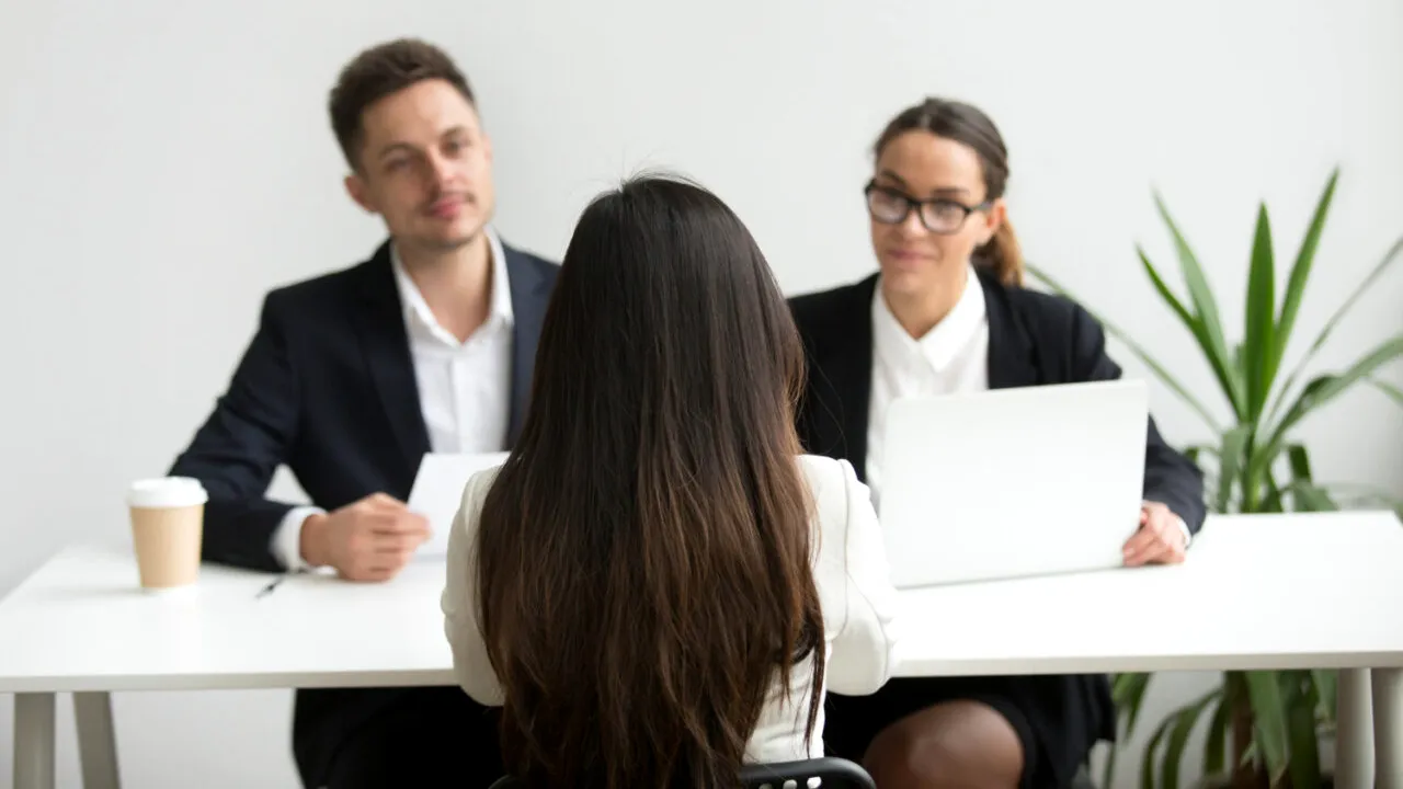 Salariul, „detaliul” obligatoriu în anunțurile de angajare din 2026. Iașiul începe anul fără transparență cu sute de joburi