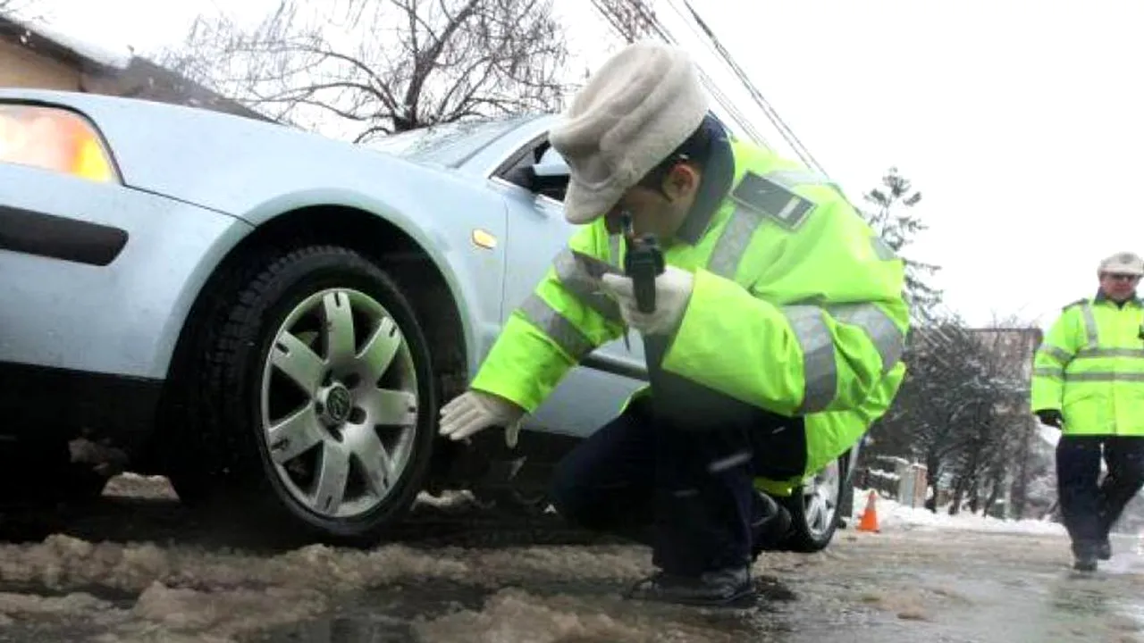 Cod rutier 2020. Ce îți poate face poliția rutieră dacă mașina pe care o conduci are 3 cauciucuri de iarnă și unul de vară?