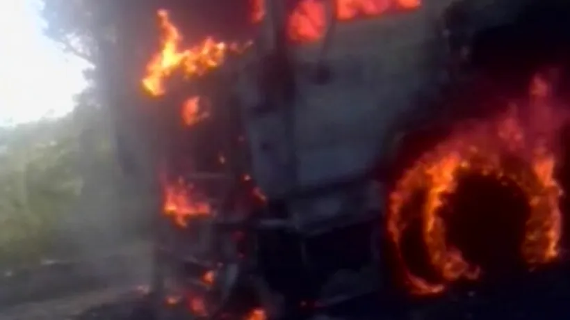Un camion cu mobilă a luat foc în Popești-Leordeni