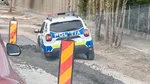 Un Duster de poliție din Brașov a rămas blocat în betonul proaspăt turnat