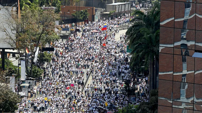 Zeci de mii de venezueleni au protestat pe străzile din Caracas