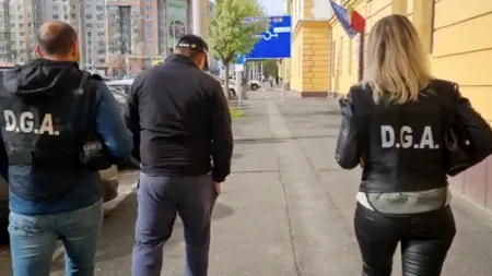 Dosar de corupție în Poliția Sibiu. 25 de polițiști suspectați că au luat mită. Anchetatorii ridică documente și calculatoare