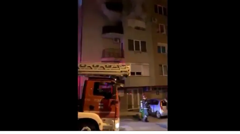 A dat foc apartamentului și apoi a sărit pe geam de la etajul al doilea. Panică de fum într-un bloc din Oradea 