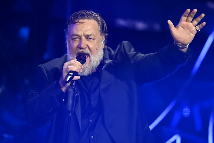 Russell Crowe va concerta pentru prima oară în România. Cât costă un bilet și cum îl poți întâlni personal pe actorul premiat cu Oscar