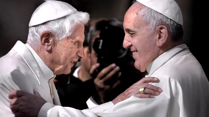Papa Francisc solicită întregii lumi să se roage pentru Benedict al XVI-lea. ”Să-i cerem Domnului să-l consoleze și să-i dea putere”