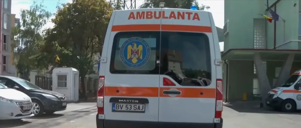 O pacientă care trebuia operată pentru ocluzie intestinală s-a făcut bine în ambulanță... datorită GROPILOR din șosea