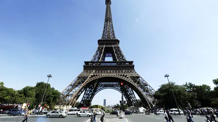 Un britanic s-a sinucis sărind de pe Turnul Eiffel
