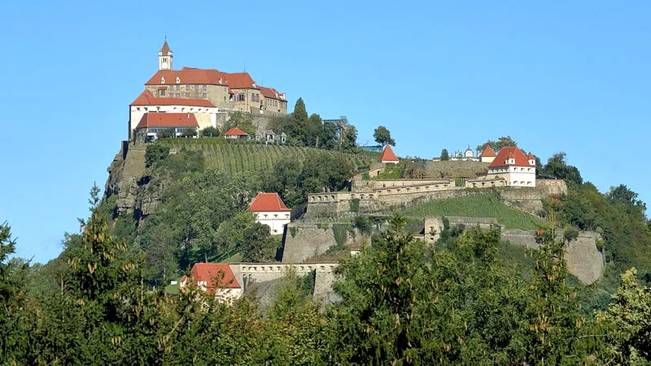 Castelul Riegersburg, redenumit pe Google Maps „Castelul Arthur”, în urma împușcării ursului de către prințul austriac