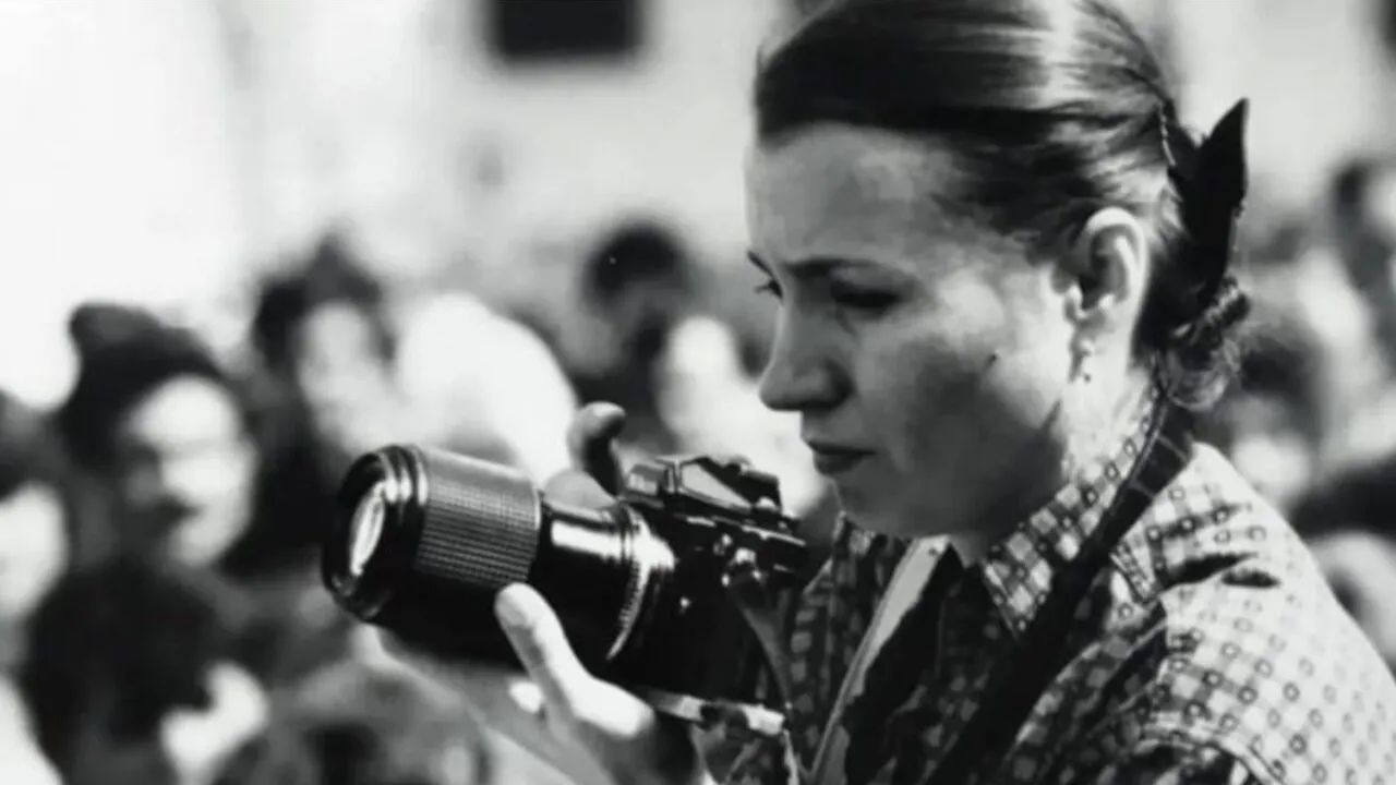 DOLIU în presa din România. A murit Codruţa Semănaru, unul dintre cei mai buni fotoreporteri români