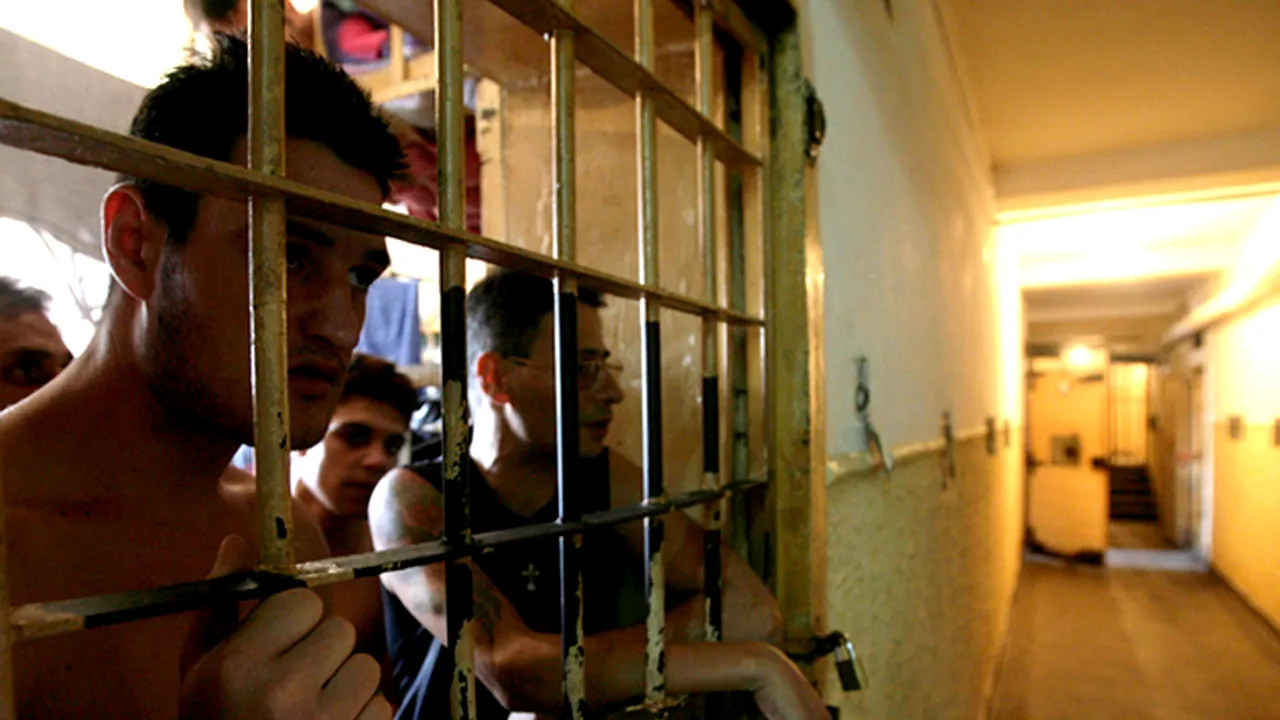 Condamnații ar putea beneficia de o perioadă de grație în libertate. Un senator cere ca aceștia să fie încarcerați doar după redactarea motivării