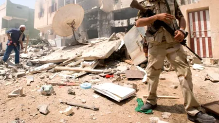 Soțiile unor români ce muncesc în Libia susțin că aceștia sunt ținuți captivi și amenințați cu arme