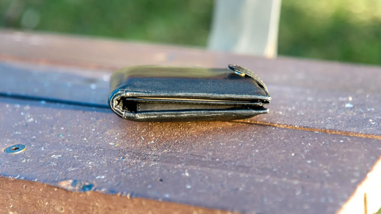 Portofel cu bani din Baia Mare, găsit de un copil. Ce a decis să facă cu el i-a UIMIT pe polițiști