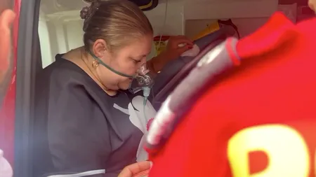 Diana Șoșoacă a chemat AMBULANȚA, după ce i s-a făcut rău în fața unui sediu cu buletine de vot din sectorul 3. Anterior, ea se certase cu jandarmii