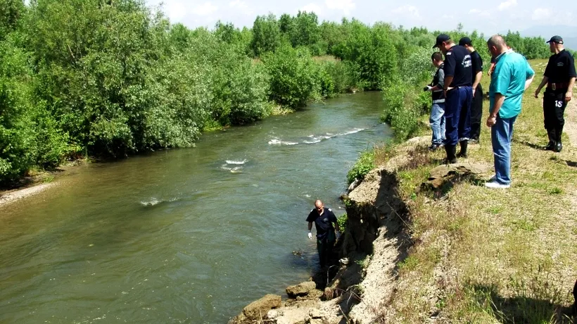 Cadavrul unui bărbat, găsit într-un râu de lângă Vaslui de către doi copii care se jucau