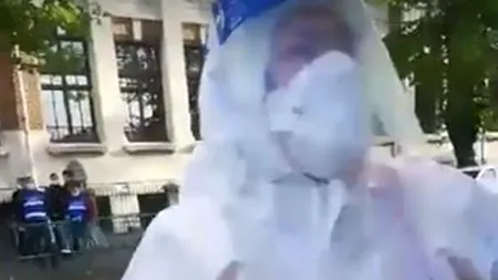 VIDEO. Scandal în Ploiești, cinci persoane cu coronavirus refuză să meargă la spital: „Uitați abuzul făcut de statul român! Plâng copiii de frică în casă”