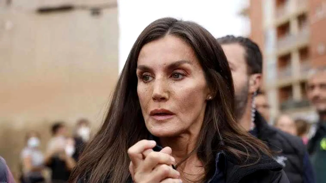 Împroșcată cu noroi, Dona Letizia a Spaniei SOLIDARIZEAZĂ cu Valencia: „Cum să nu se simtă aşa. Cum să nu fie supăraţi?”