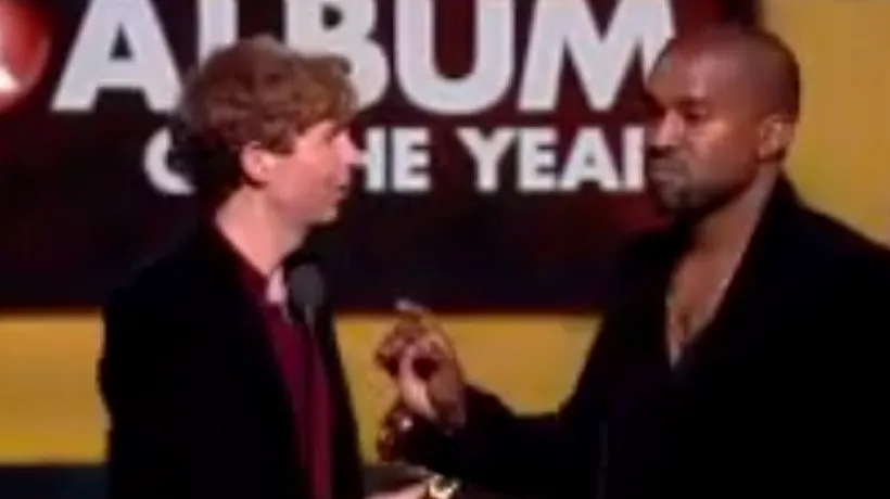 Moment neobișnuit la gala Grammy. După ce Beck a primit un premiu, Kayne West a urcat pe scenă - VIDEO