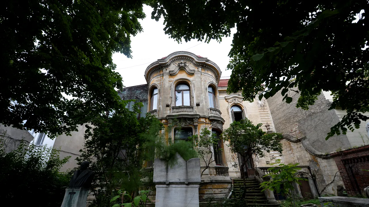 Povestea fermecătoarei Case Macca din București: de 100 de ani în proprietatea statului român, nici măcar o dată restaurată. 