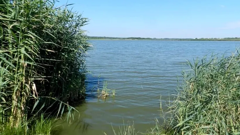 Locul INCREDIBIL din România cu apă sărată și proprietăți terapeutice. E un colț de rai, mult mai ieftin decât pe litoral
