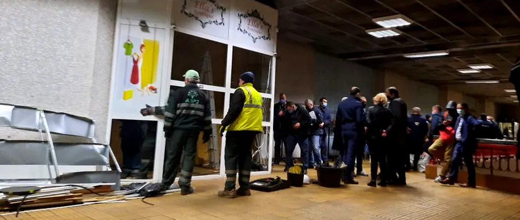 Continuă demolările magazinelor de la metrou, în Sectorul 6