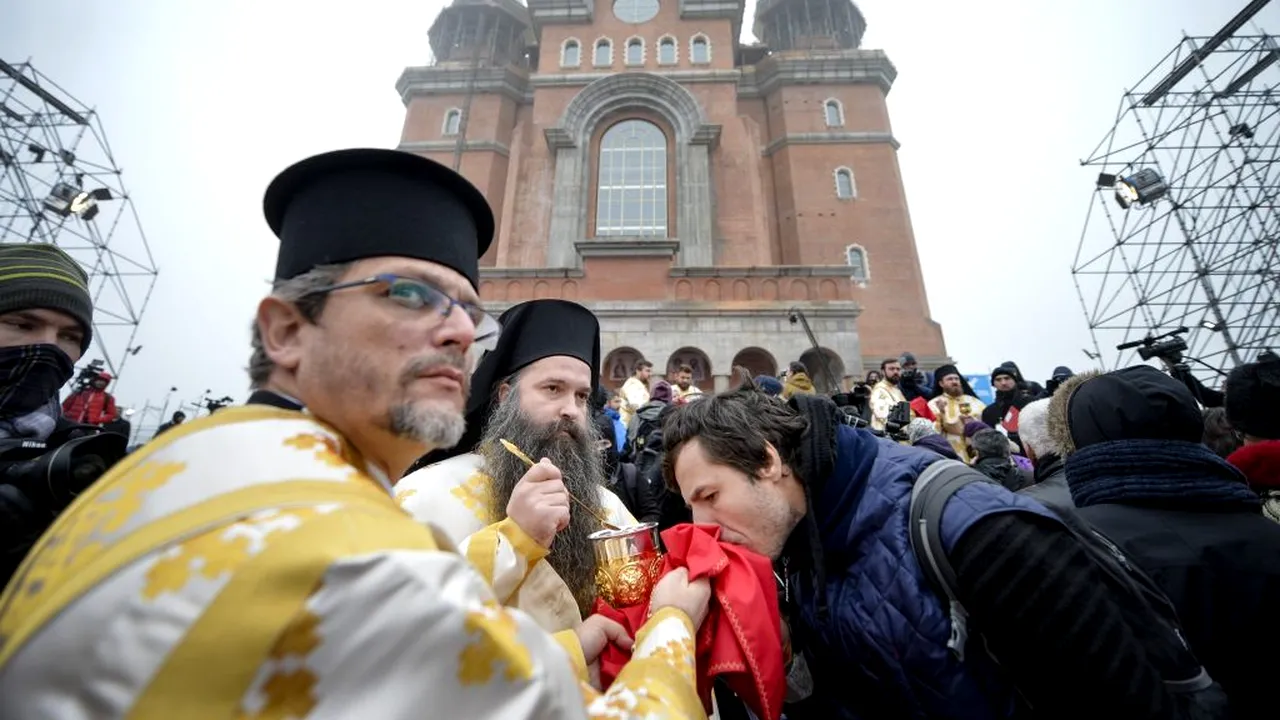 Potirele de împărtășanie, furate dintr-o biserică din Hunedoara. Cum aveau hoții de gând să le valorifice