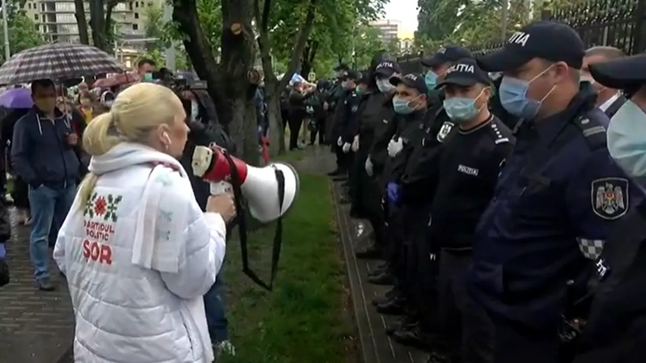 REPUBLICA MOLDOVA. Protest față de acțiunile de corupție ale lui Igor Dodon, filmat în timp ce primea o pungă de bani