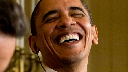 Barack Obama îl devansează cu 13 puncte procentuale pe Mitt Romney într-un nou sondaj