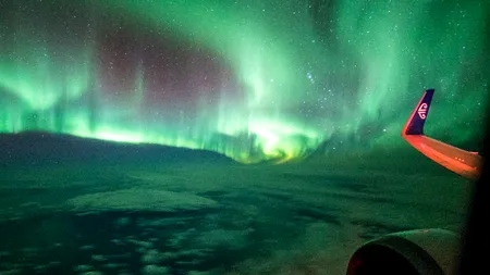 Fabulos. Au plătit 28.000 de dolari pentru un bilet de avion și au zburat prin Aurora Australă. Imaginile sunt incredibile