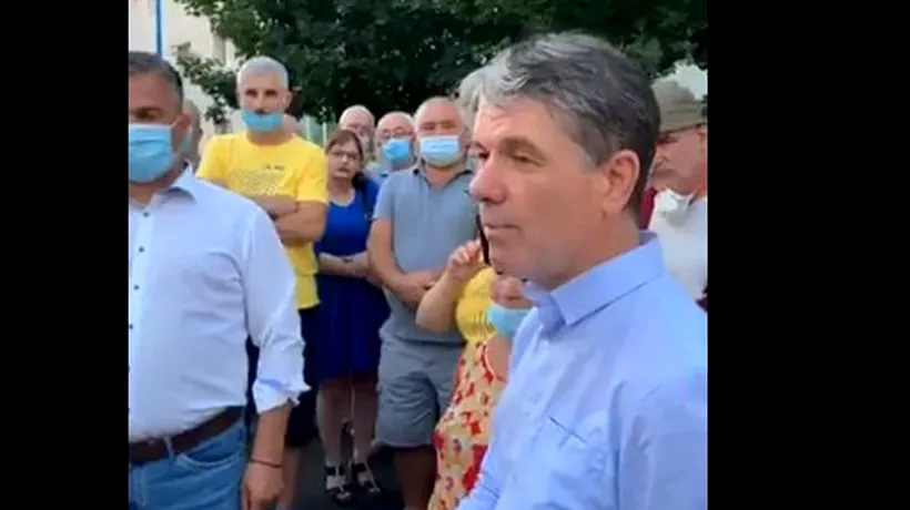 Primarul Brașovului, surprins fără mască și minima distanțare socială, în campanie electorală (VIDEO)