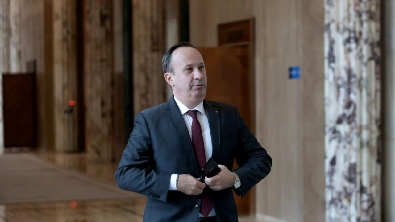 Probleme în lanț printre funcționarii MIPE/ Adrian Câciu nu se joacă și anunță că „șmecheria se încheie începând de azi”