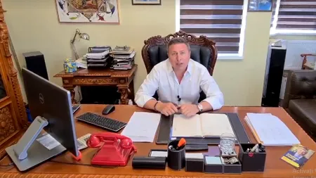 Primarul din Sângeorz-Băi s-a filmat în timp ce își „disciplina” fiica dezbrăcată, în genunchi și cu mâinile ridicate, forțând-o să repete după el: „Sunt cea mai obraznică fată din hotelul ăsta”