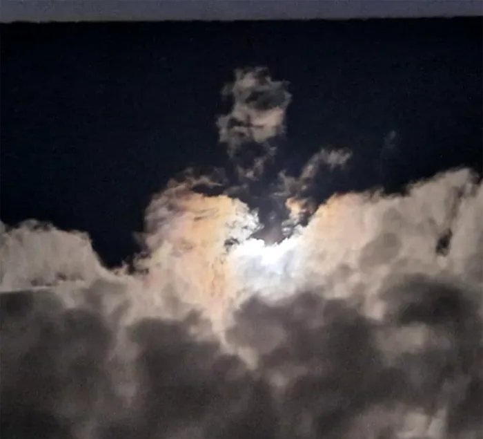 Minune la final de an? Ce a fotografiat pe cer Simona din Suceava, la ora 3:30 noaptea / Sursa foto: Facebook