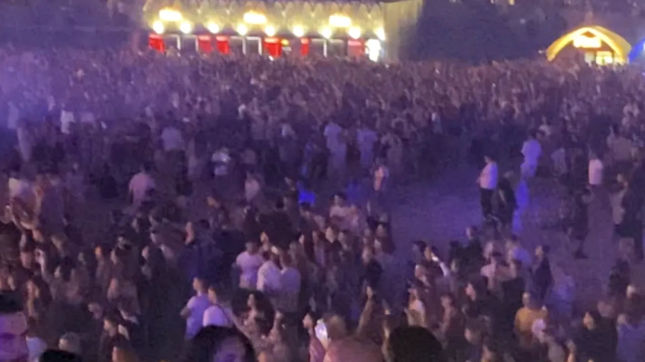 Cât costă o sticlă de APĂ la UNTOLD 2025. Programul complet al evenimentelor și prețurile la care vă puteți aștepta