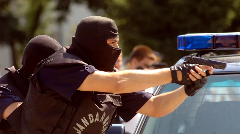 Opt membri ai grupării de trafic cu mașini de lux cu un prejudiciu de 1 milion euro, arestați