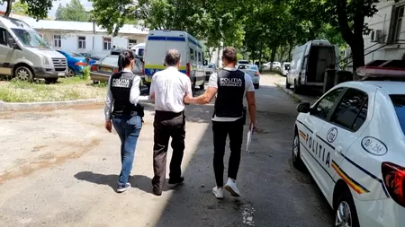 VIDEO | Un profesor de istorie din Craiova îi cerea favoruri sexuale unei eleve ca să-i dea note mari. Dascălul a fost reținut