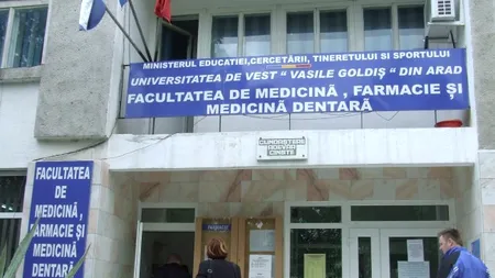 Studenții arabi de la Facultatea de Medicină din Arad scanați cu detectoare de metal