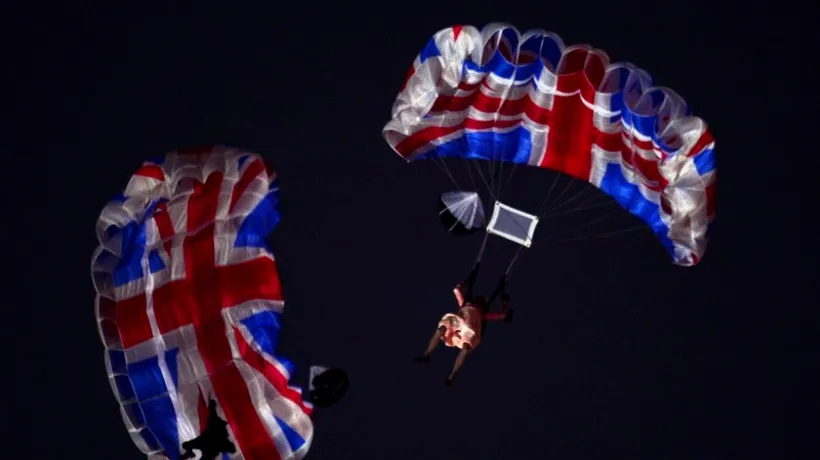 LONDRA 2012. Cine a fost dublura reginei Elisabeta a II-a la săritura din elicopter din timpul CEREMONIEI DE DESCHIDERE