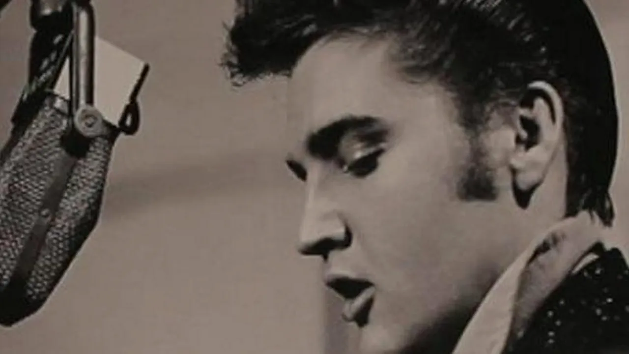 Una dintre mașinile lui Elvis Presley a fost scoasă la licitație chiar dacă a ajuns o rablă. Cum arată - FOTO