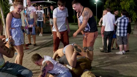 Orașul pierzaniei. Cum se distrează tinerii britanici într-o stațiune din Spania 