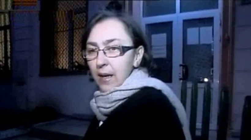 Învățătoarea Dana Blându, filmată când cerea bani de la părinți, contestă decizia de concediere. Polițiștii au propus neînceperea urmăririi penale