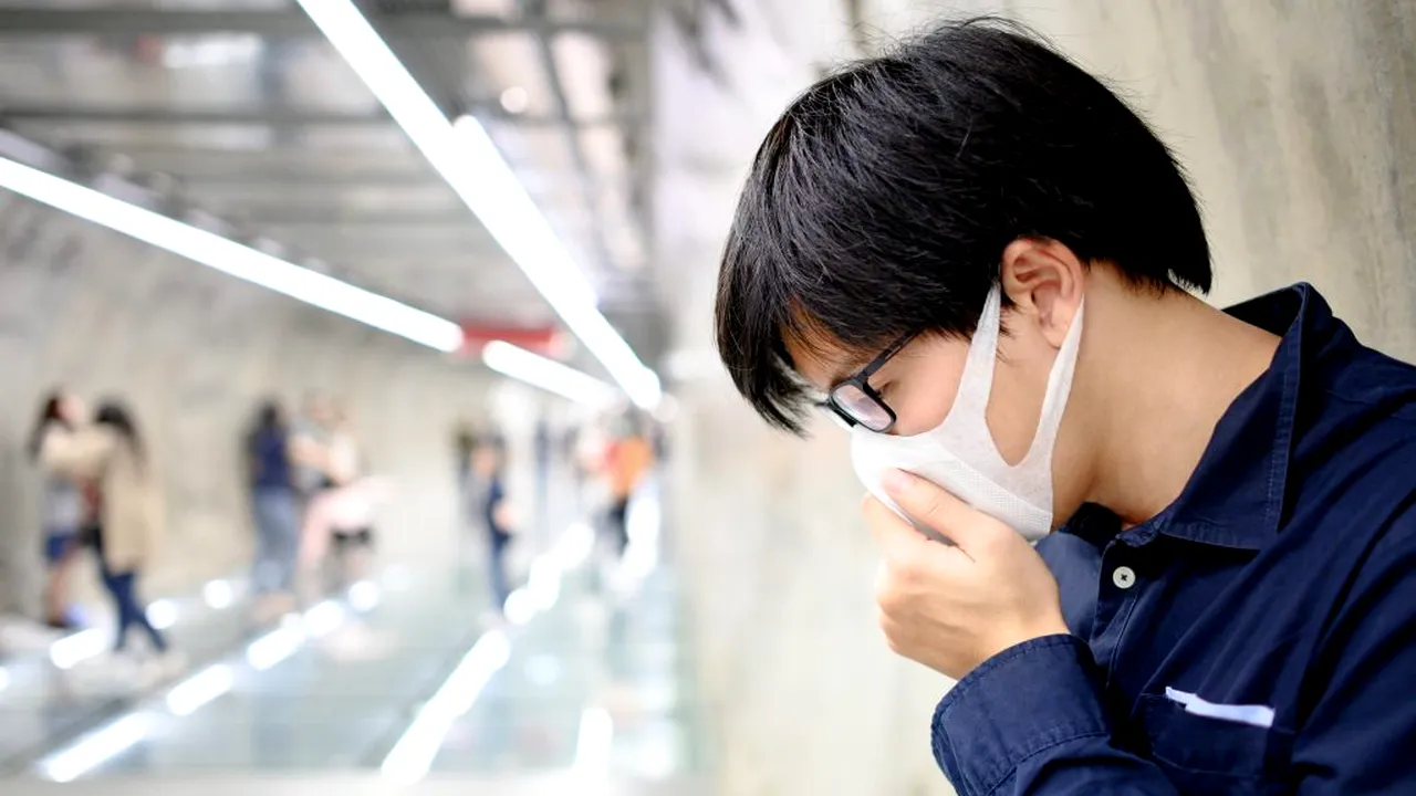 Isteria naște violență! Suporterii rapidişti au scos din metrou un tânăr asiatic, de teama coronavirusului: „L-au bruscat, l-au împins, iar unii l-au şi scuipat”