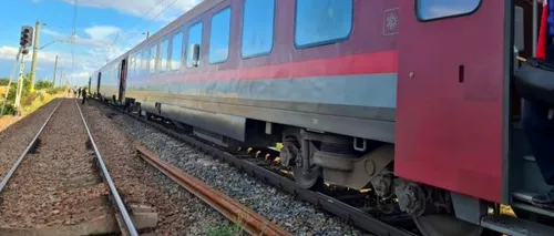 Un tren cu zeci de călători a rămas blocat pe un câmp din Buzău. Locomotiva s-a defectat