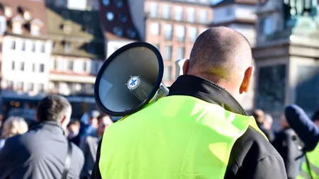 Muncitorii francezi promit „mama tuturor bătăliilor” în timp ce Guvernul de la Paris vrea să crească vârsta de pensionare la 64 de ani
