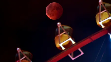Eclipsa totală de Lună în acest weekend. Superstițiile strămoșilor noștri cu privire la aceste fenomene astronomice