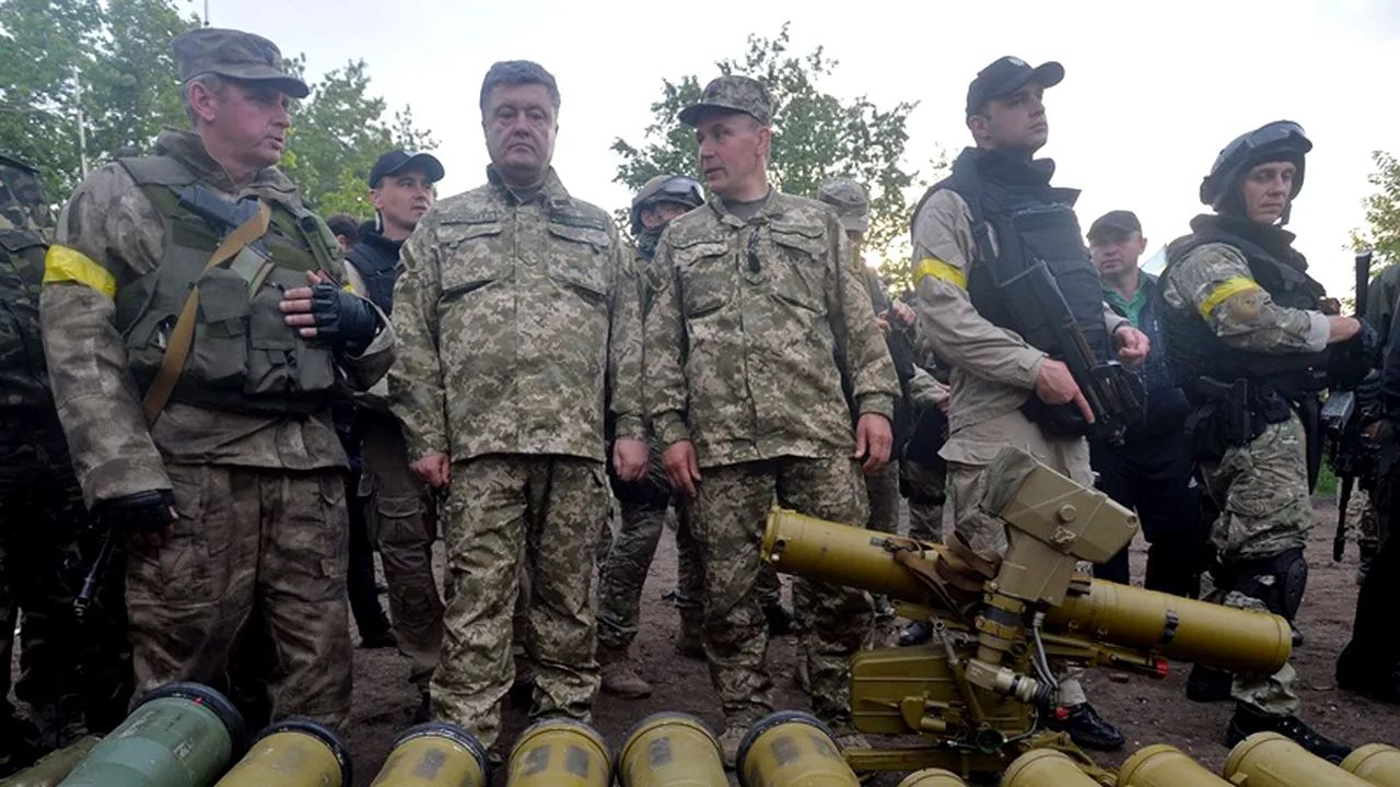 Băsescu a fost sunat de președintele Ucrainei. „România este îngrijorată de alimentarea cu armanent greu a separatiștilor